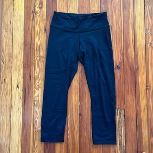 Lululemon Mid-rise Cropped Legging in Black